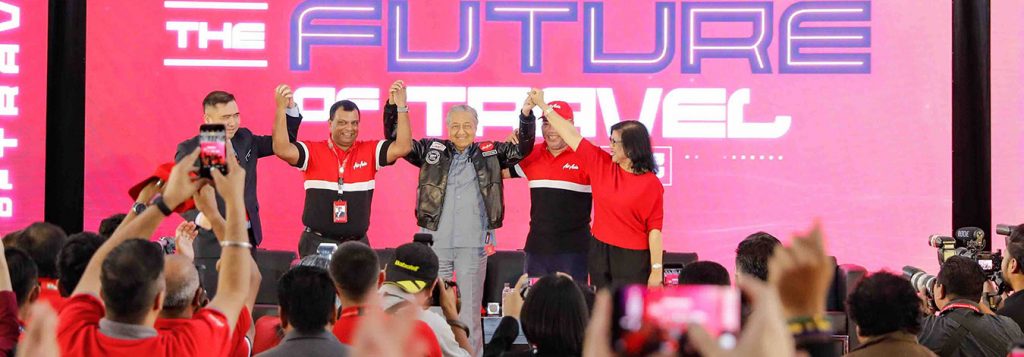 Tun M visits AirAsia RedQ